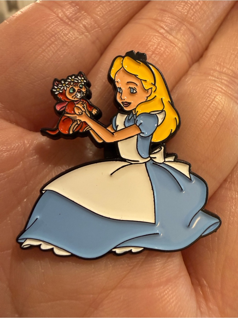 Disney Alice in Wonderland Themed Enamel Pin Blue & White Dress & Dinah the Cat